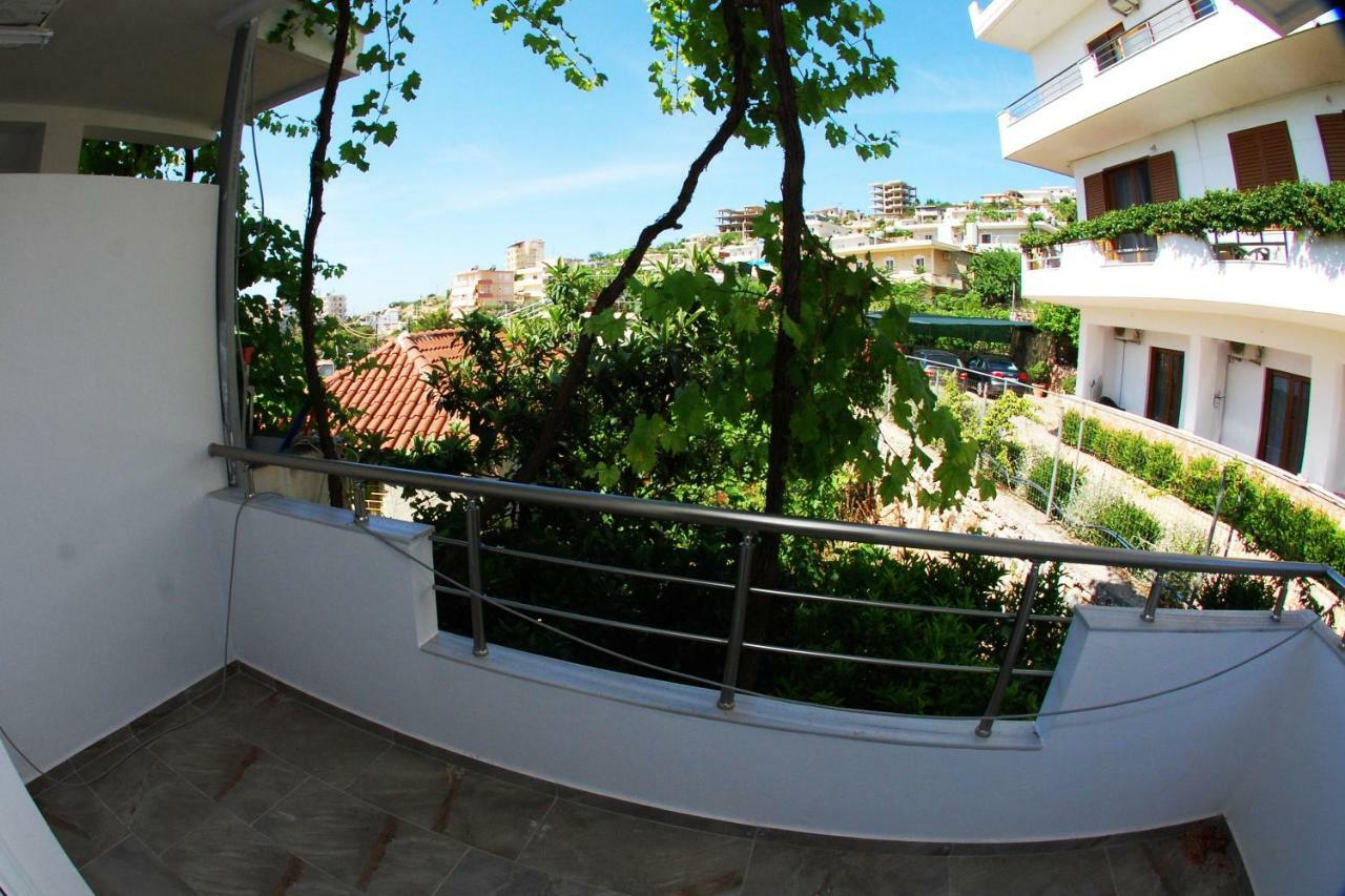 Rafail'S Apartment Sarandë Esterno foto