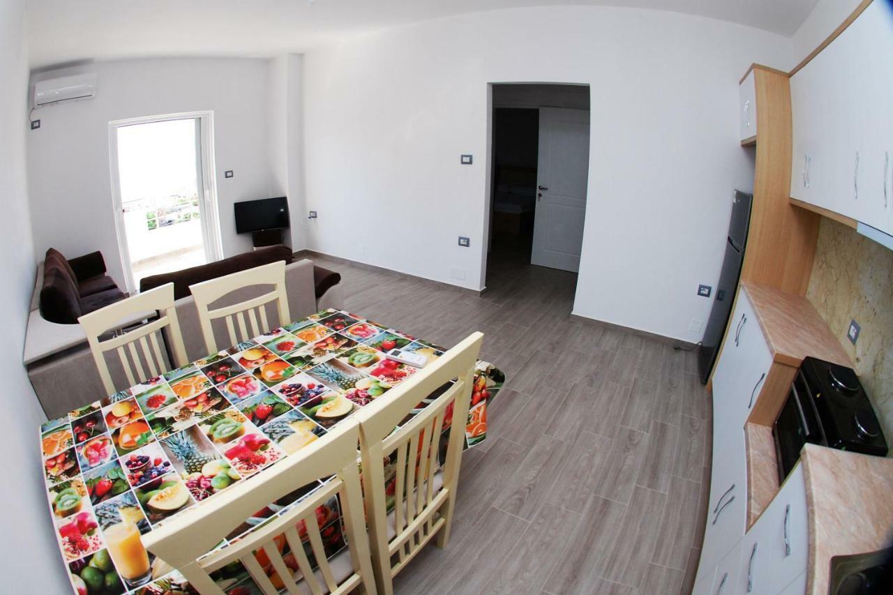 Rafail'S Apartment Sarandë Esterno foto