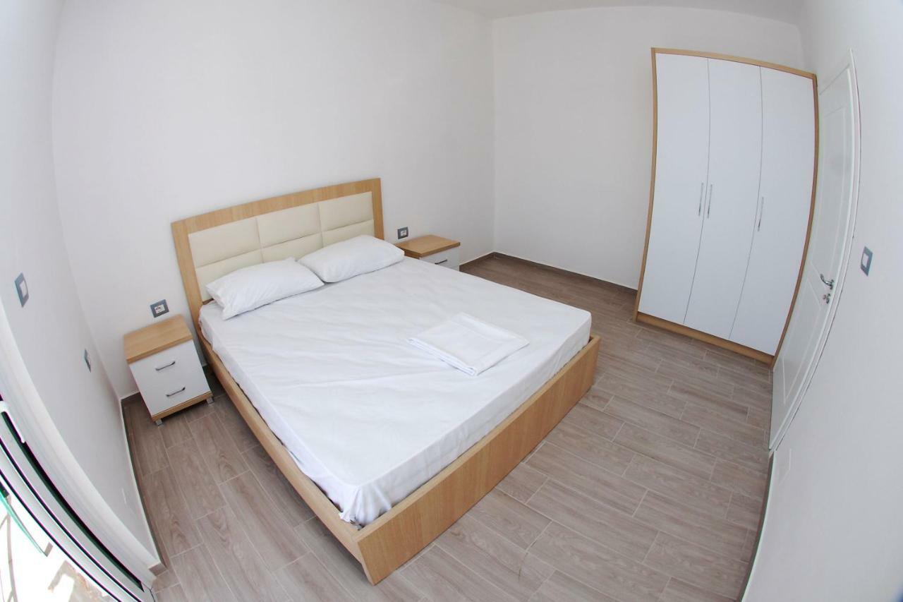 Rafail'S Apartment Sarandë Esterno foto